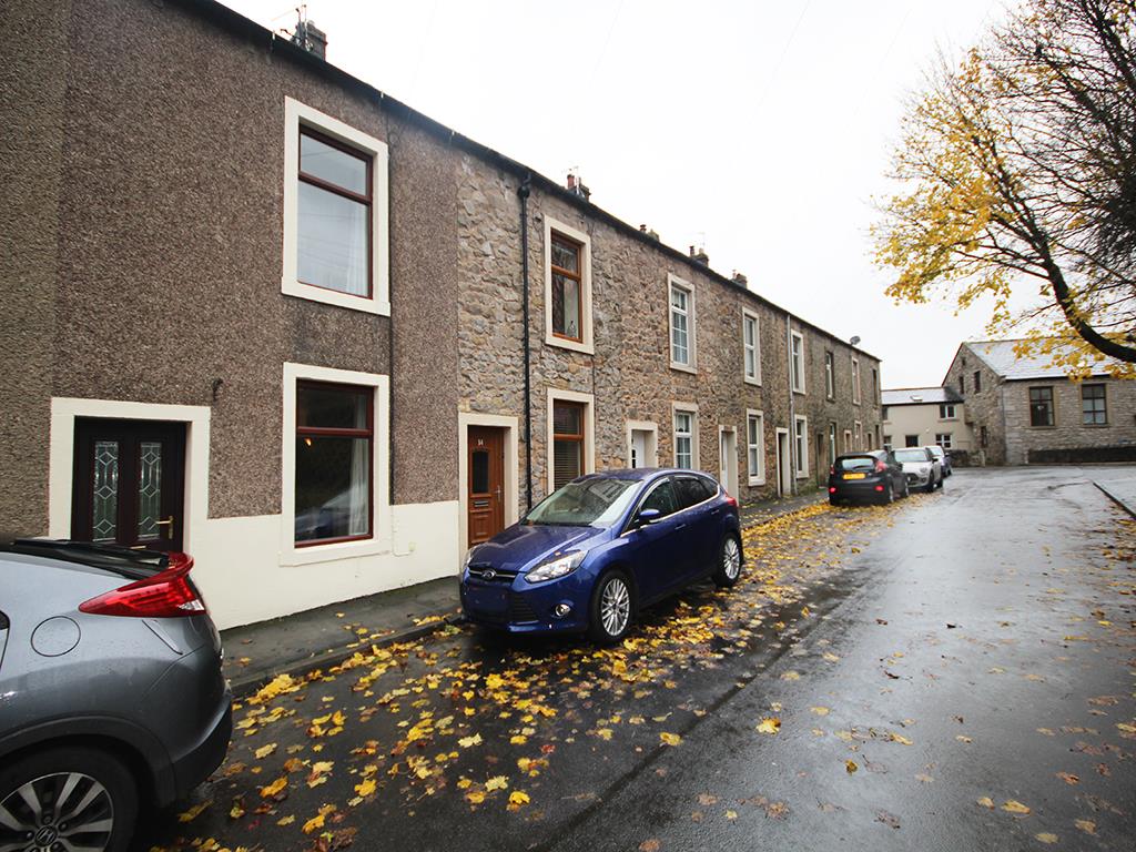 2 bedroom mid terrace house To Let in Clitheroe - Main Image